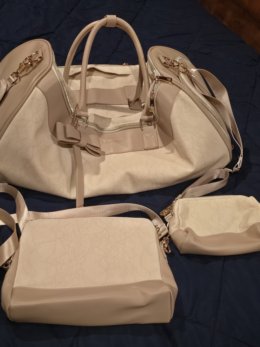 Elegant Cream Lace-Detail Women’s Travel Bag Set